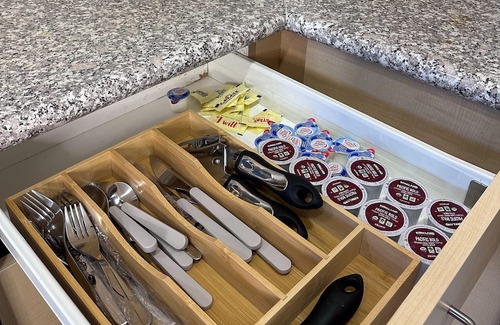 Pasadena Apartment | Spacious Retro High Ceiling Home 3 mins to Oldtown