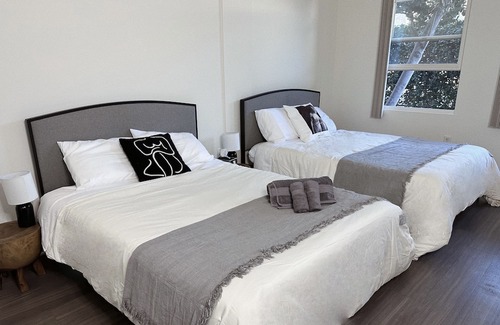 Pasadena Apartment | Spacious Retro High Ceiling Home 3 mins to Oldtown