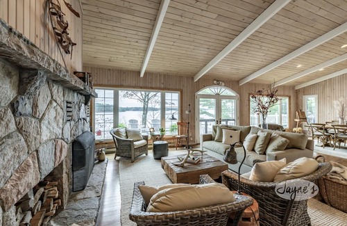 Muskoka Lakes Cottage | 5 bed 4 bath cottage on Lake Muskoka, Southwest exposure! 2 slip boathouse!