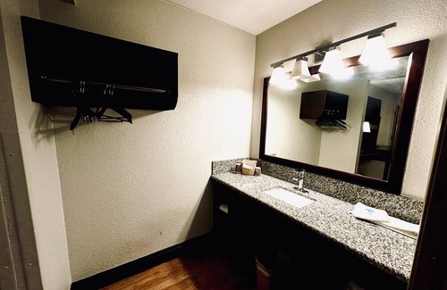 Sacramento Hotel | Sacramento Inn & Suites
