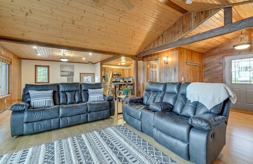 Holcombe Cabin | Waterfront Holcombe Getaway w/ Game Room!