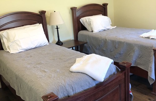 Bloomington Other | Close to Indiana University, many lakes & parks! Totally renovated farmhouse.
