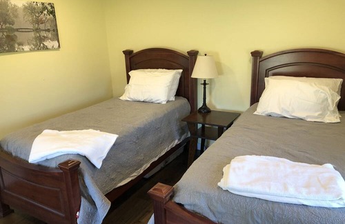 Bloomington Other | Close to Indiana University, many lakes & parks! Totally renovated farmhouse.