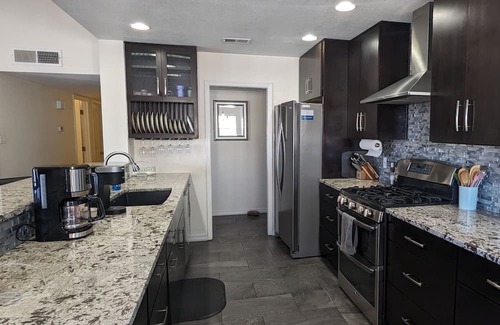 Rio Rancho House | BIG SKY with Balloon & Mountain Views - Private Home 3BD 2BA