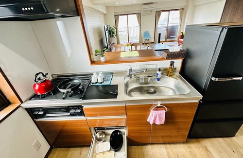 Mihokan Onsen Apartment | A panoramic view of Lake ShinjiSpacious living s / Matsue Shimane