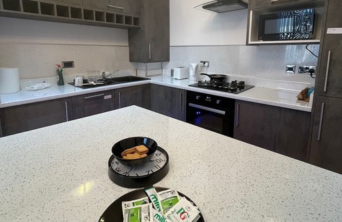 Wolverhampton Apartment | Impeccable 1 Bed Apartment in Wolverhampton