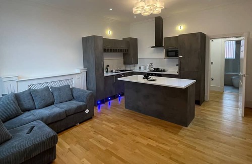 Wolverhampton Apartment | Impeccable 1 Bed Apartment in Wolverhampton