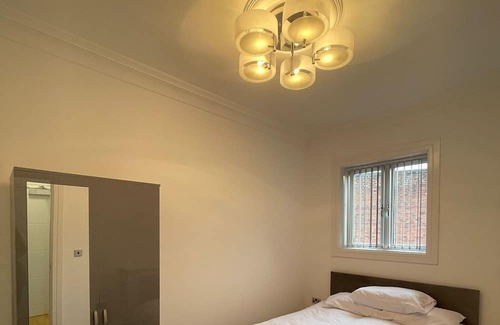 Wolverhampton Apartment | Impeccable 1 Bed Apartment in Wolverhampton