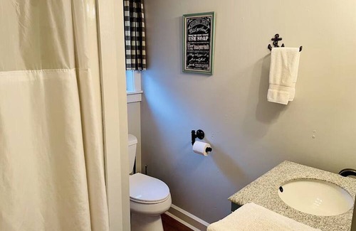 Maysville Cabin | Adorable Cabin, Steps from the Ohio River: Hot Tub, Fire Pit & Full Kitchen