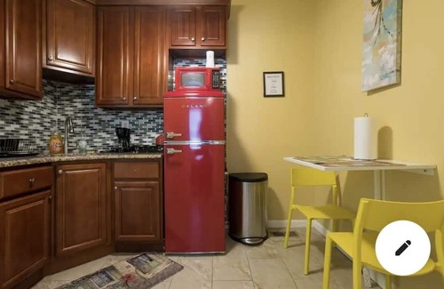Newark Apartment | Crawford apt #2