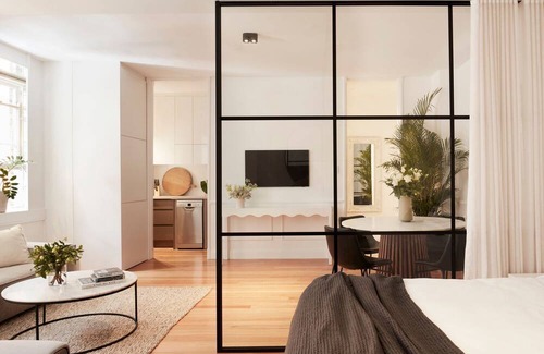 Elizabeth Bay Apartment | Tara in the cosmopolitan Elizabeth Bay