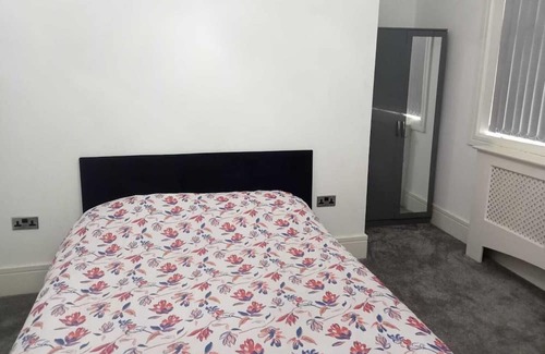 Wolverhampton Apartment | Charming 2-Bed Apartment in Wolverhampton