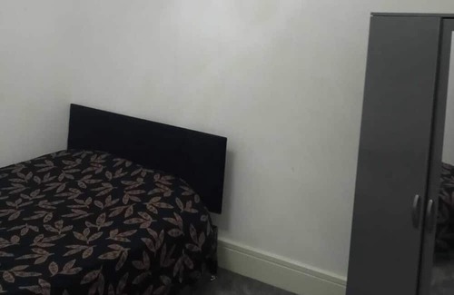 Wolverhampton Apartment | Charming 2-Bed Apartment in Wolverhampton