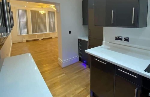 Wolverhampton Apartment | Immaculate 1-Bed Lux Apartment in Wolverhampton