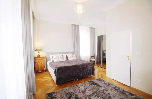 Baden Villa | Villa 'Wienerwald Residenz' with Private Pool, Wi-Fi and Air Conditioning