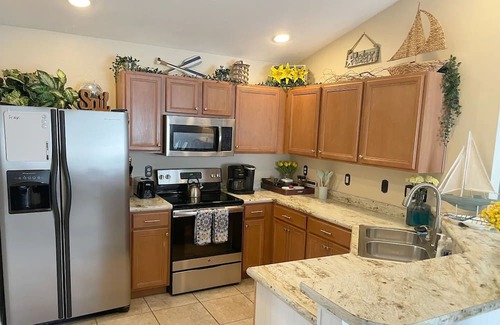 Fort Walton Beach - Destin House | Pet Friendly, Outdoor Living, Heatable Pool & Spa, Walk To Beach