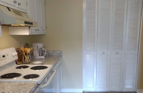 Rosewood Condo | 2 Bdrm Condo w/in 10 min from USC, Downtown Columbia, Ft Jackson, VA hospital