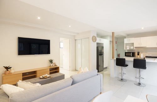 Sunnybank Apartment | Entire 1 Bedroom Place, Restaurants and Train! 21441O