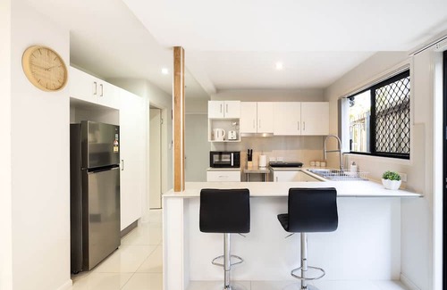 Sunnybank Apartment | Entire 1 Bedroom Place, Restaurants and Train! 21441O