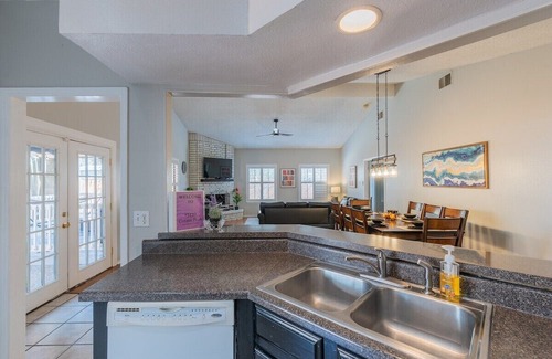 North San Antonio - SAT House | Beautiful House with Pool, Games & Relaxing Covered Patio