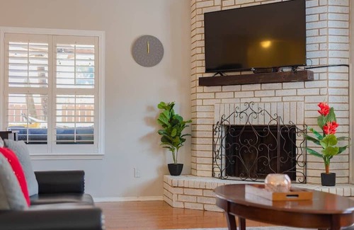 North San Antonio - SAT House | Beautiful House with Pool, Games & Relaxing Covered Patio
