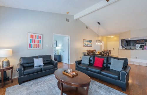 North San Antonio - SAT House | Beautiful House with Pool, Games & Relaxing Covered Patio