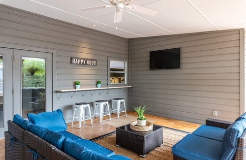 Shearer Hills - Ridgeview House | Private Jetted POOL in a Stunning House By Airport