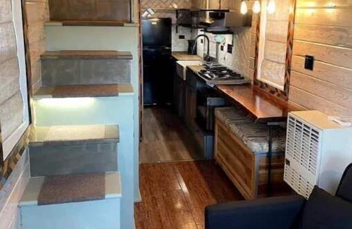 Lindon House | Cozy Tiny House at Lindon Marina
