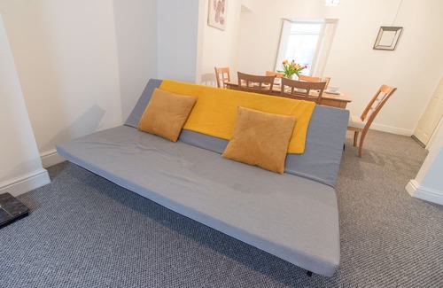 Newbridge House | Thorne House - 2 Bedroom Apartment