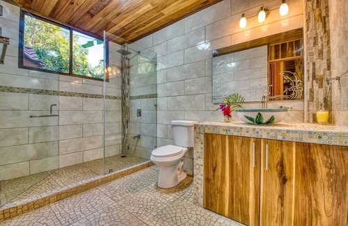 Puerto Viejo de Talamanca Apartment | lazy parrots' luxury apartment#1: ✔pool ✔beach path✔breakfast
