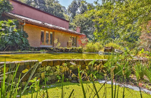 Valle de Bravo House | Unique Home, 20-acre Ranch, Private Lake, Outdoor BBQ, Pizza Oven & Dining Table