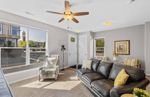 Downtown Des Moines House | Downtown Skyline Views in Modern Townhome with Rooftop Patios