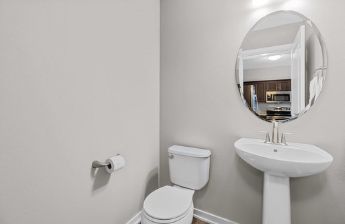 Downtown Des Moines House | Downtown Skyline Views in Modern Townhome with Rooftop Patios