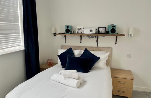 St Albans House | Pass the Keys | Stylish Unique 2 Bed Duplex Apartment with Parking