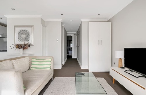 McMahons Point Apartment | Harbourside Canopy Breezy Balcony Comfort