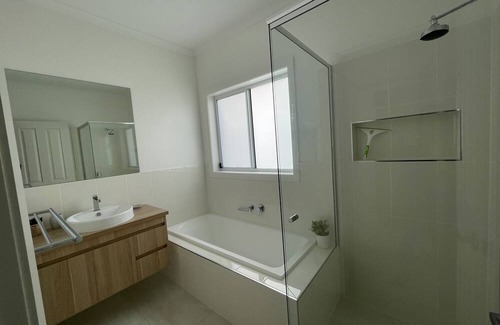 Waterhouse House | Brand new holiday home located in the Long Beach area