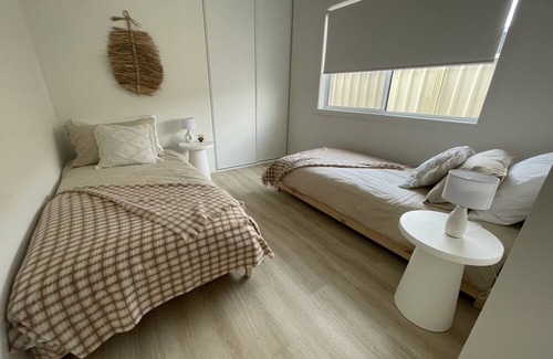 Waterhouse House | Brand new holiday home located in the Long Beach area