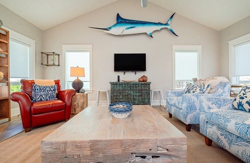 City-by-the Sea House | Driftwood Dream Summa