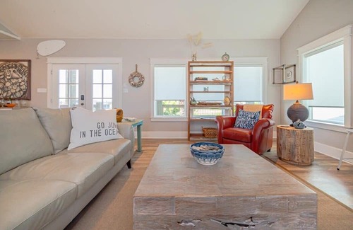 City-by-the Sea House | Driftwood Dream Summa