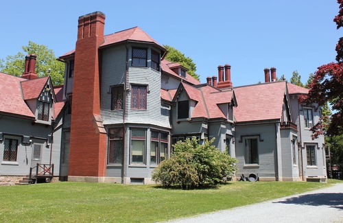 Middletown House | Relax and Stress-Free Vacation! Free Parking, Near Kingscote Newport Mansion!