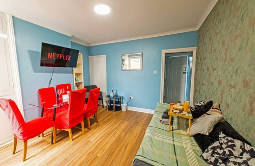 Maidstone Bed & Breakfast | Maidstone 1Bed Flat - Fast Wi-Fi-Hot Tub