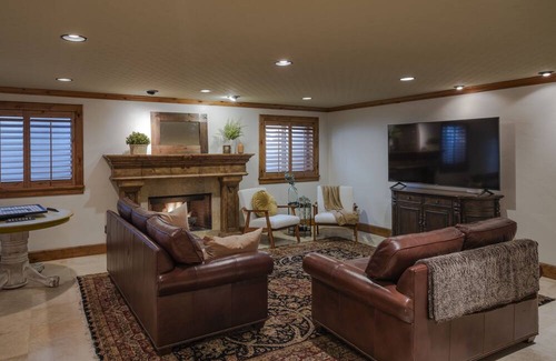 Layton Apartment | City Comfort, Outdoor Discovery. Features a gourmet kitchen and private garage.