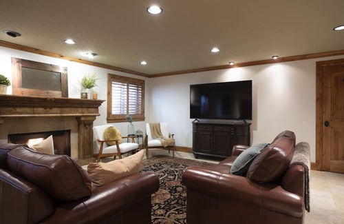 Layton Apartment | City Comfort, Outdoor Discovery. Features a gourmet kitchen and private garage.