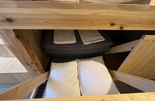 Yuzawa-machi House | JapaneseWestern room for 3 people Semidouble bed adjacent hot spring facility / Minamiuonuma Niigata