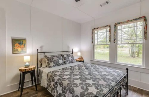 Pottsboro House | Cozy Comfort: Your Adorable Home Away from Home