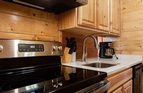 Chalet Village Condo | Huge Mt. LeConte View/Indoor Pool & HotTub/Updated
