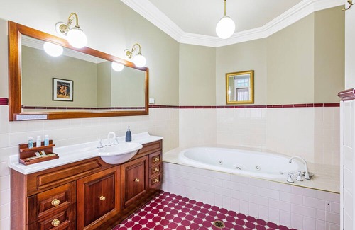 Katoomba Bed & Breakfast | 800metres to the beautiful village of Leura, close to all the major attractions