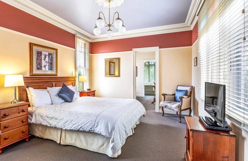Katoomba Bed & Breakfast | 800metres to the beautiful village of Leura, close to all the major attractions