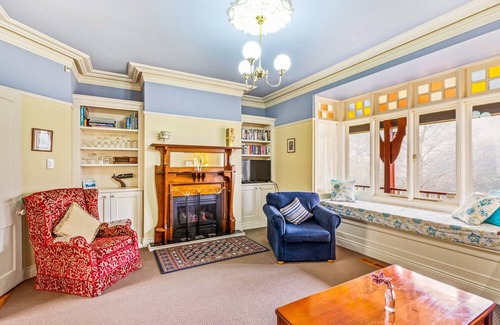 Katoomba Bed & Breakfast | 800metres to the beautiful village of Leura, close to all the major attractions