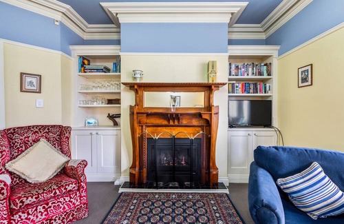 Katoomba Bed & Breakfast | 800metres to the beautiful village of Leura, close to all the major attractions